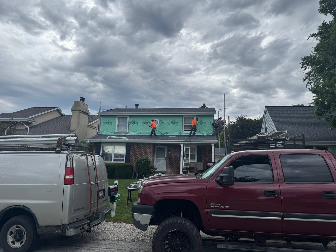 TrueNorth crew installing siding